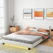 Estrutura de Cama de Casal com Cabeceira e Pé Cama Plataforma Estofada com Luz LED e Comando de Imitação de Couro Ripas de Madeira Branca