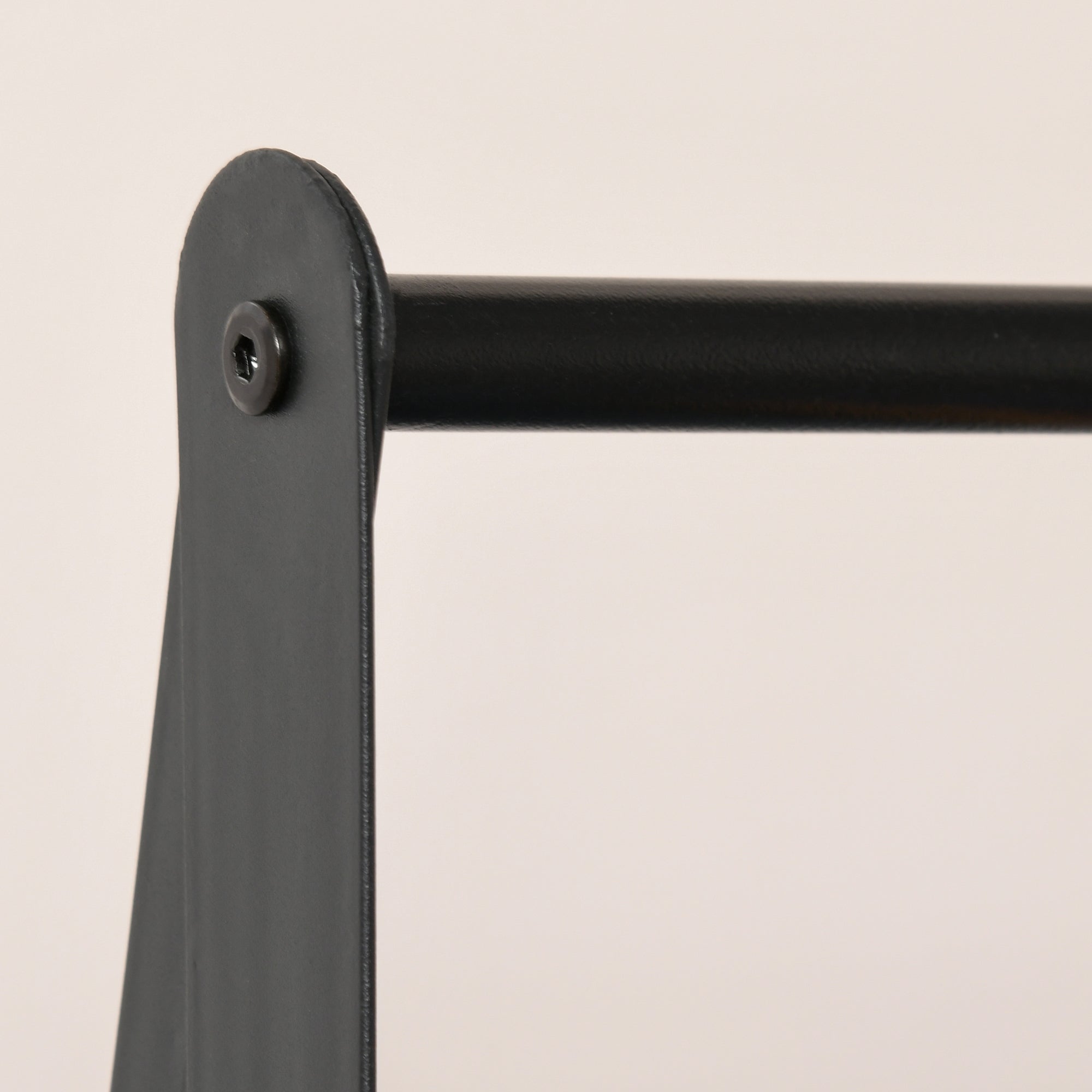 Suporte para Cabides com 2 Prateleiras de Armazenamento - 64x42,5x149 cm - Preto e Madeira