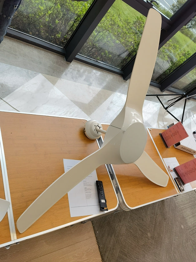 Ventoinha de Teto Branca Ø132cm com Luz LED e Controle Remoto
