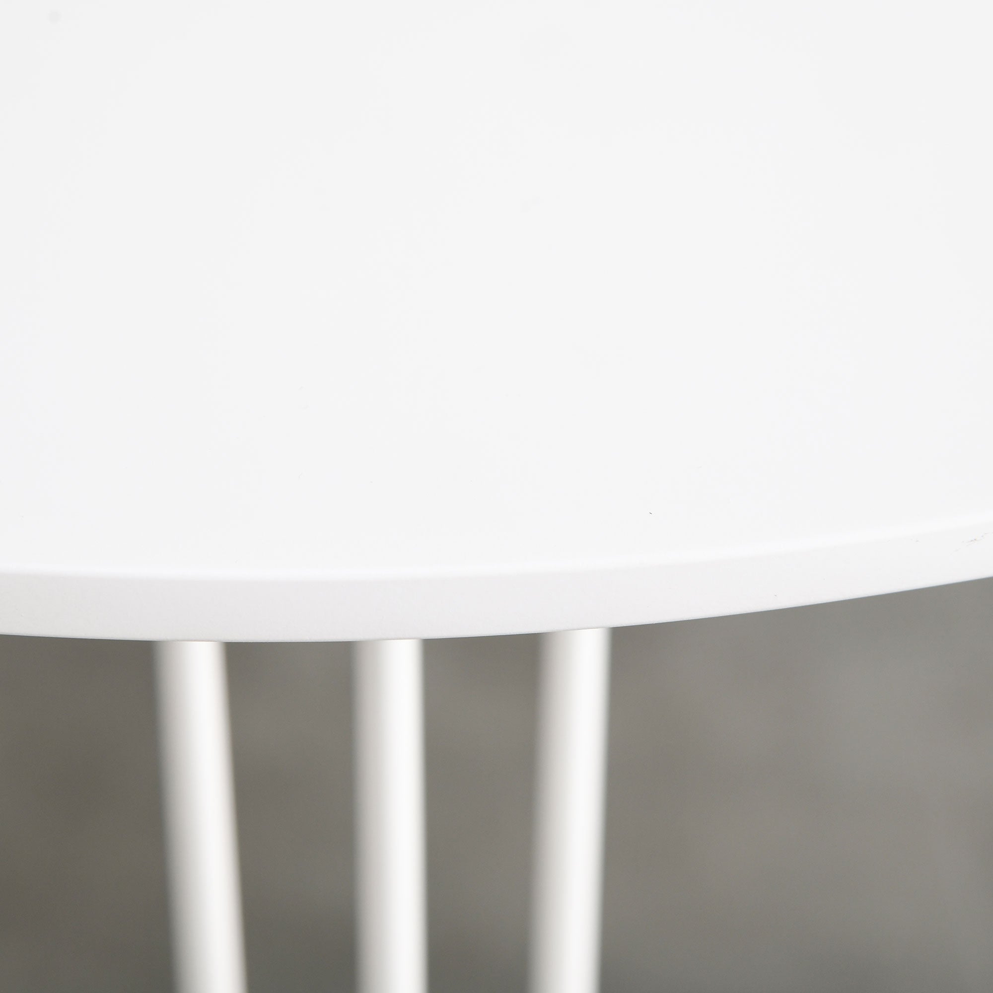 Mesa de Sala de Jantar Redonda Branca Ø70x75cm - Estilo Moderno