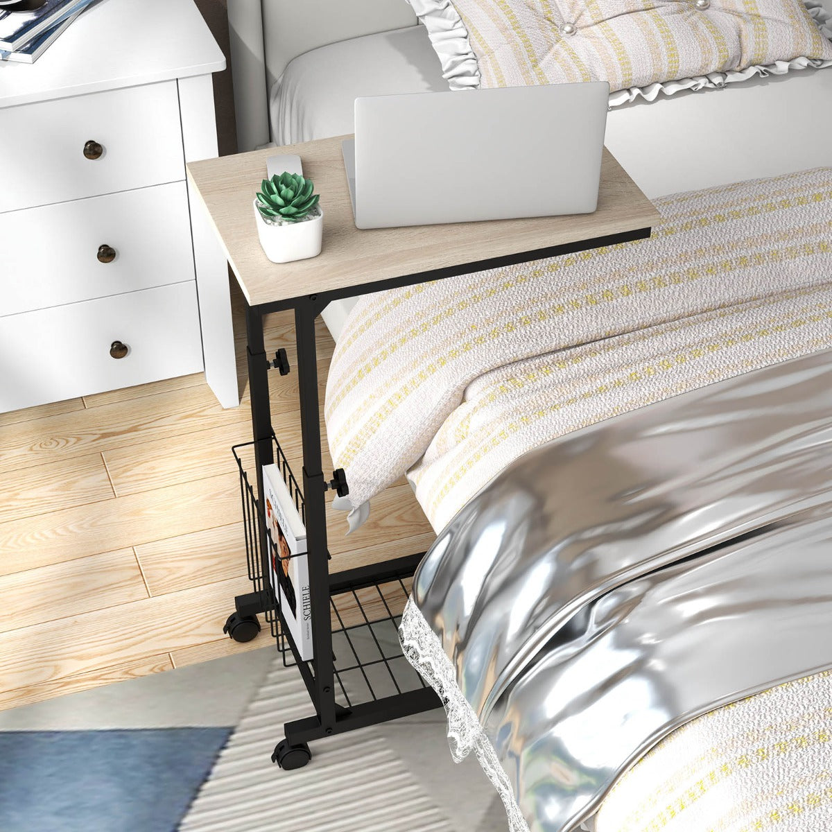 Mesa Auxiliar em Forma de C para Sofá com Rodas Cesta de Armazenamento Mesa Compacta para Sala de Estar Sofá 50 x 30 x 58-80 cm Natural