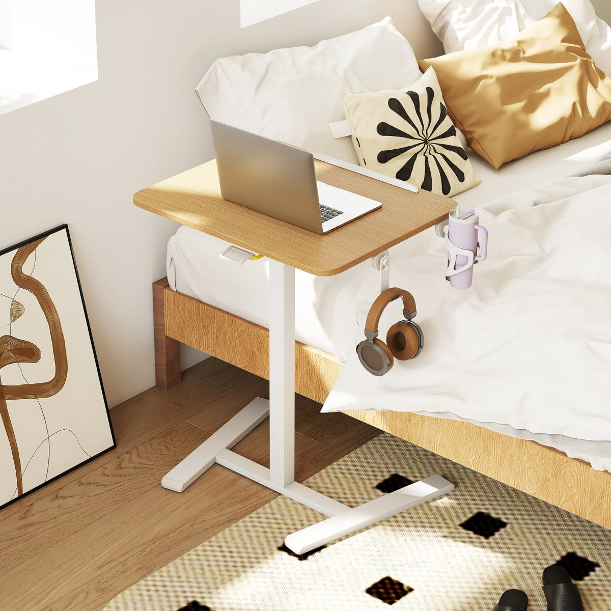 Mesa de Escritório Móvel Dobrável Portátil com Tabuleiro Inclinável a 90°, Mesa Ajustável em Altura com Gancho e Suporte para Copos em Madeira Natural