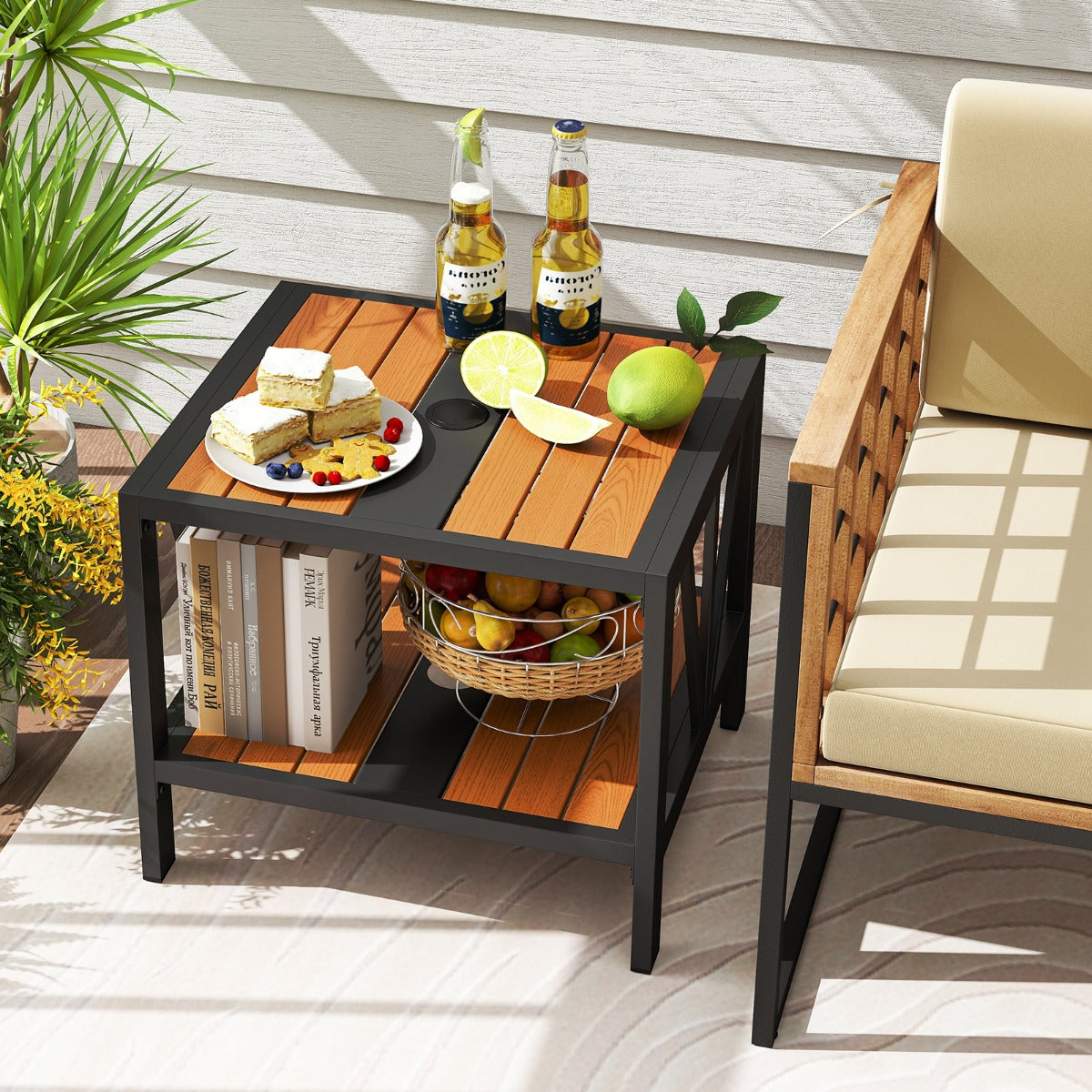 Mesa de Apoio de Jardim Retangular de 2 Níveis com Orifício para Guarda-Sol Estrutura de Metal Veio de Madeira Realista 52 x 46 x 45 cm Natural