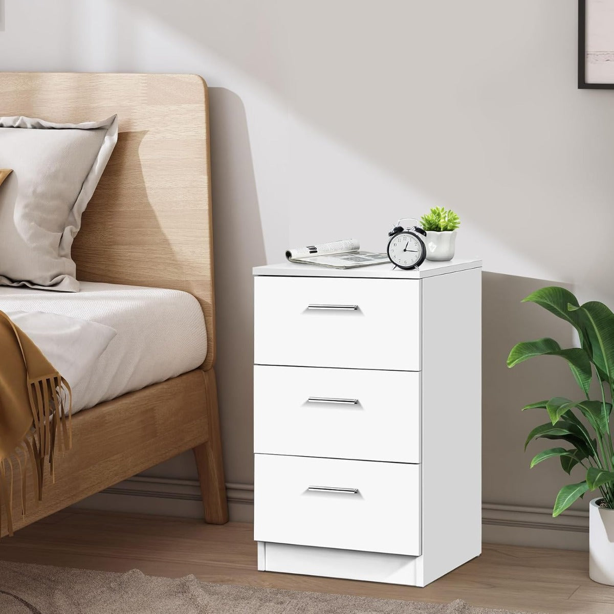 Mesinha de Cabeceira em Madeira Maciça com 3 Gavetas de Arrumação Estilo Simples e Elegante para Sala Quarto 38 x 66 x 35 cm Branco