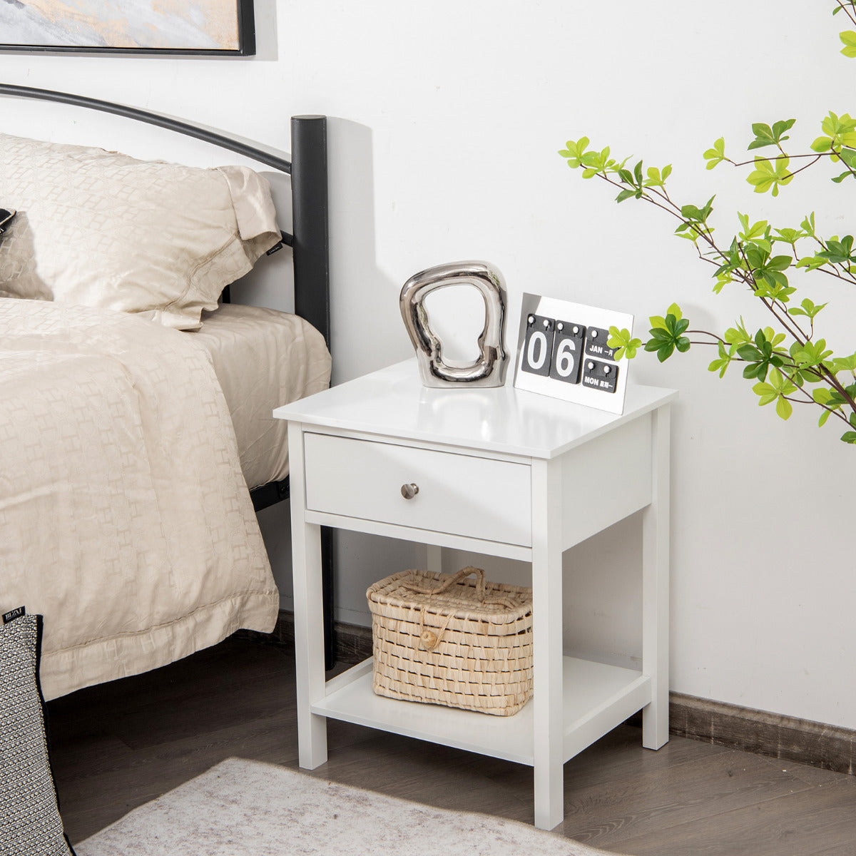 Mesinha de Cabeceira com Gaveta e Prateleira Mesa Auxiliar 2 Níveis Simples e Moderna para Sala Quarto Corredor Branco
