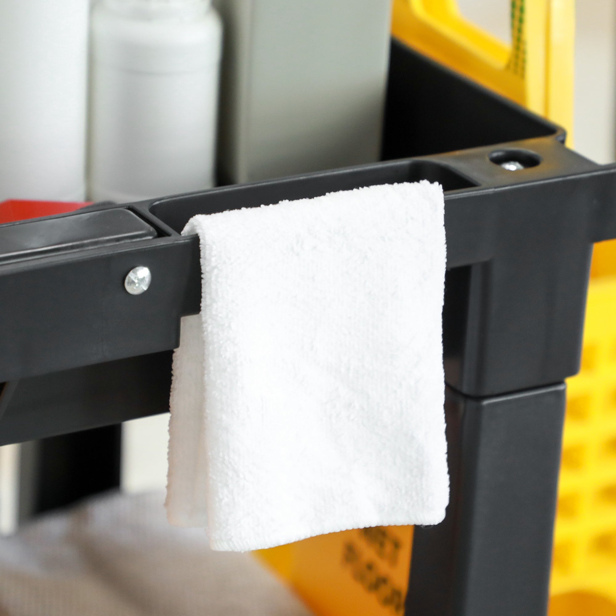 Carrinho de Limpeza Profissional com 3 Prateleiras 121x50,5x96,5 cm - Preto e Amarelo