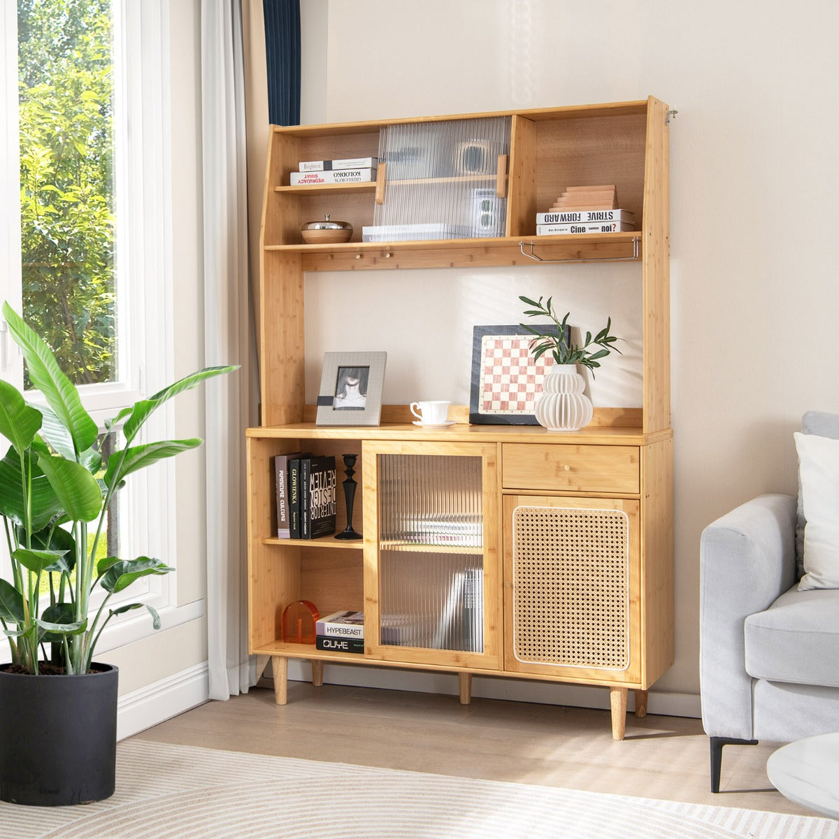 Aparador de Bambu com Porta Deslizante de Vidro Temperado, Ganchos de Rattan, Estante e Gaveta para Cozinha 120 x 35 x 175 cm Natural