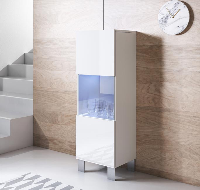 Vitrina modelo Leiko V3 (40x138cm) branco com pés de alumínio