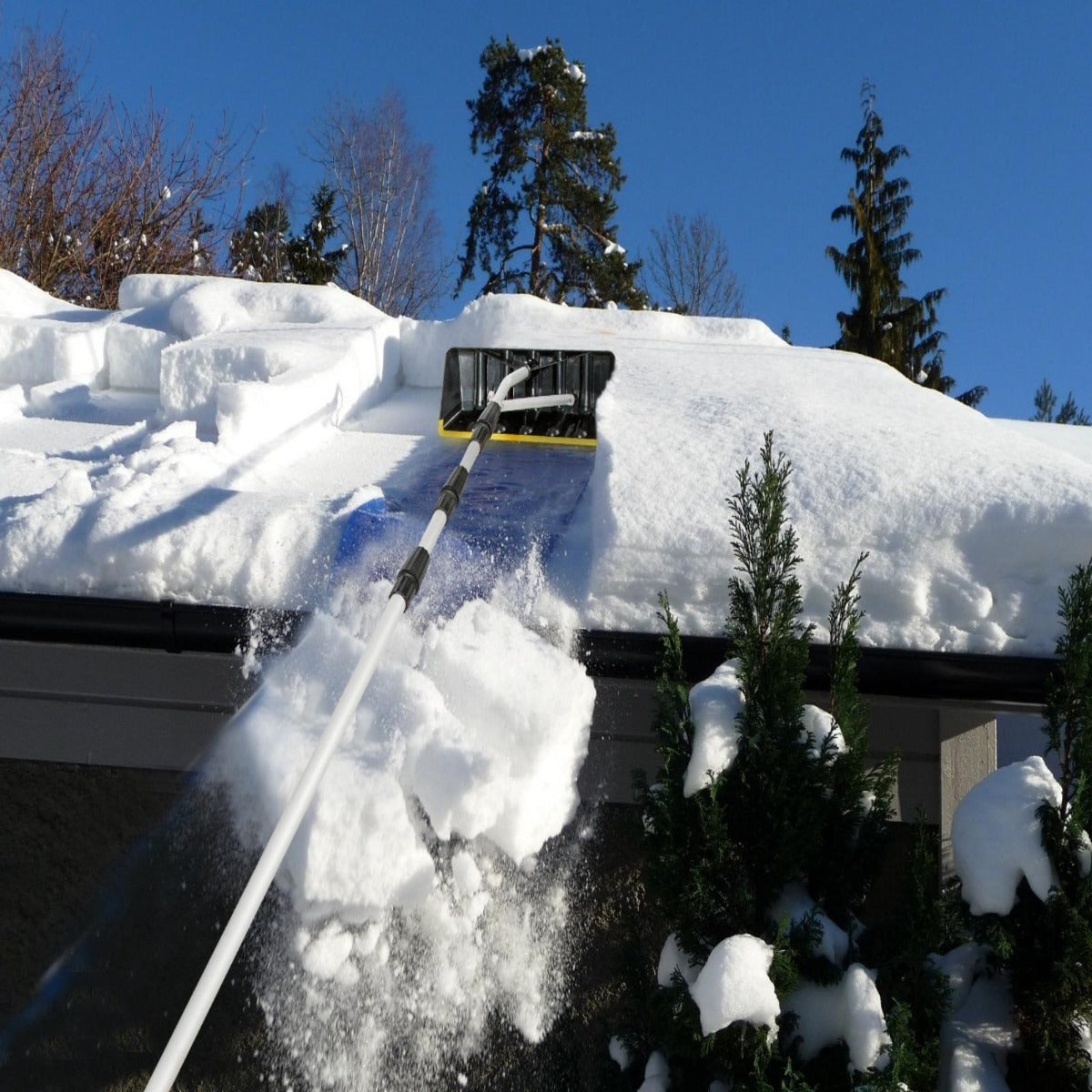 Rastrillo de Alumínio para Neve com Vassoura Telescópica de 6,3 m e Lâmina Grande de 39 cm com Fecho Giratório para Remover Folhas