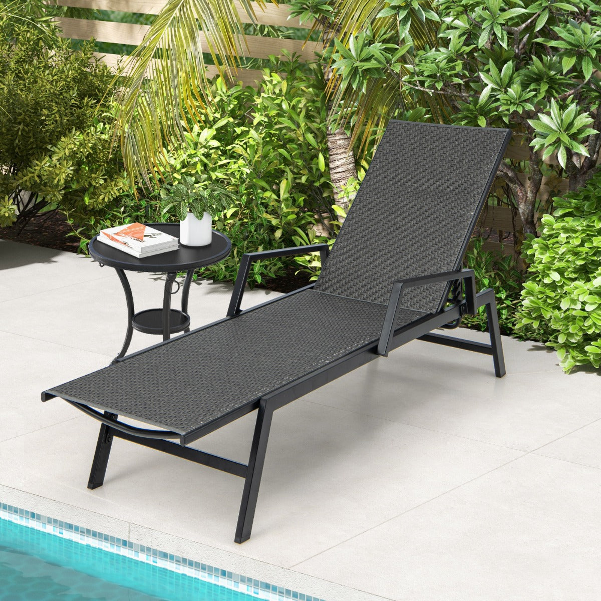 Tumbona de Rattan Cadeira Reclinável em Vime de PE Tecido com Apoios de Braços Encosto de 5 Posições Estrutura de Metal para Pátio Castanho