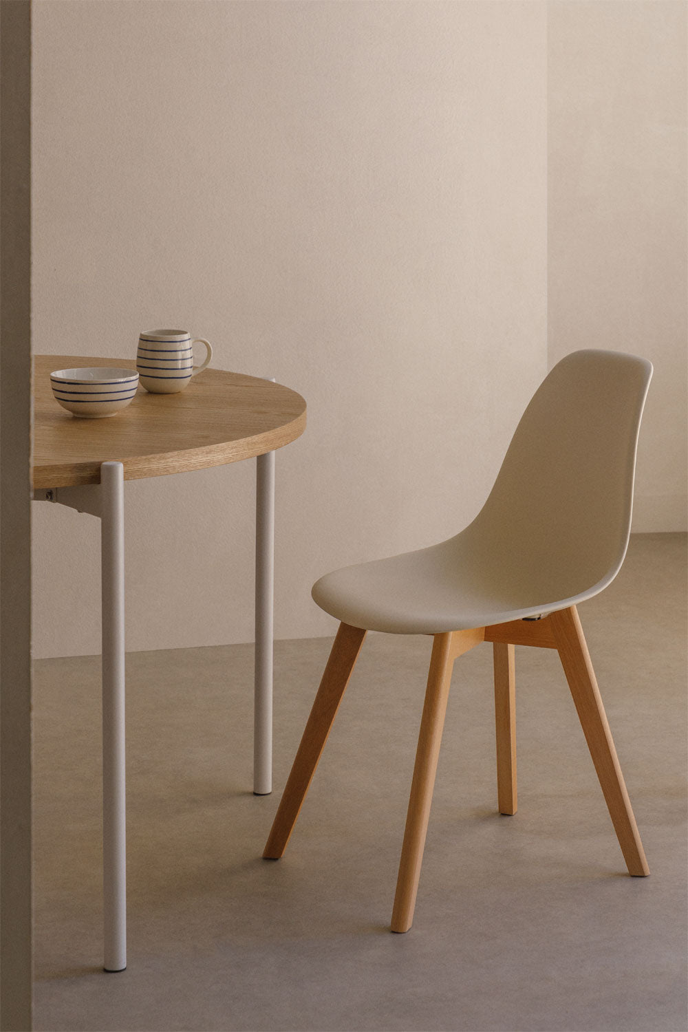 Cadeira de Jantar – Scand Nordic em Polipropileno e Madeira de Faia - Cor Bege Creme