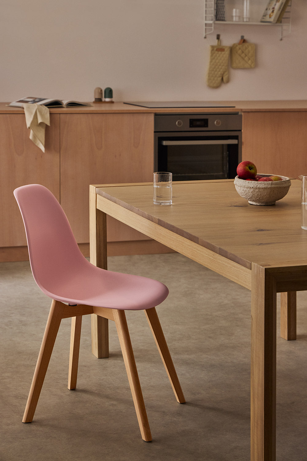 Cadeira de Jantar – Scand Nordic em Polipropileno e Madeira de Faia - Cor Rosa Claro