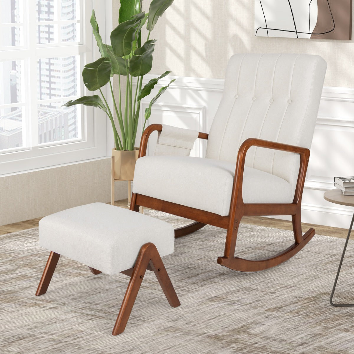Cadeira de Baloiço para Quarto em Madeira Estofada com Encosto Capitonê Assento Acolchoado e Bolsa Lateral com Descanso para Pés Bege