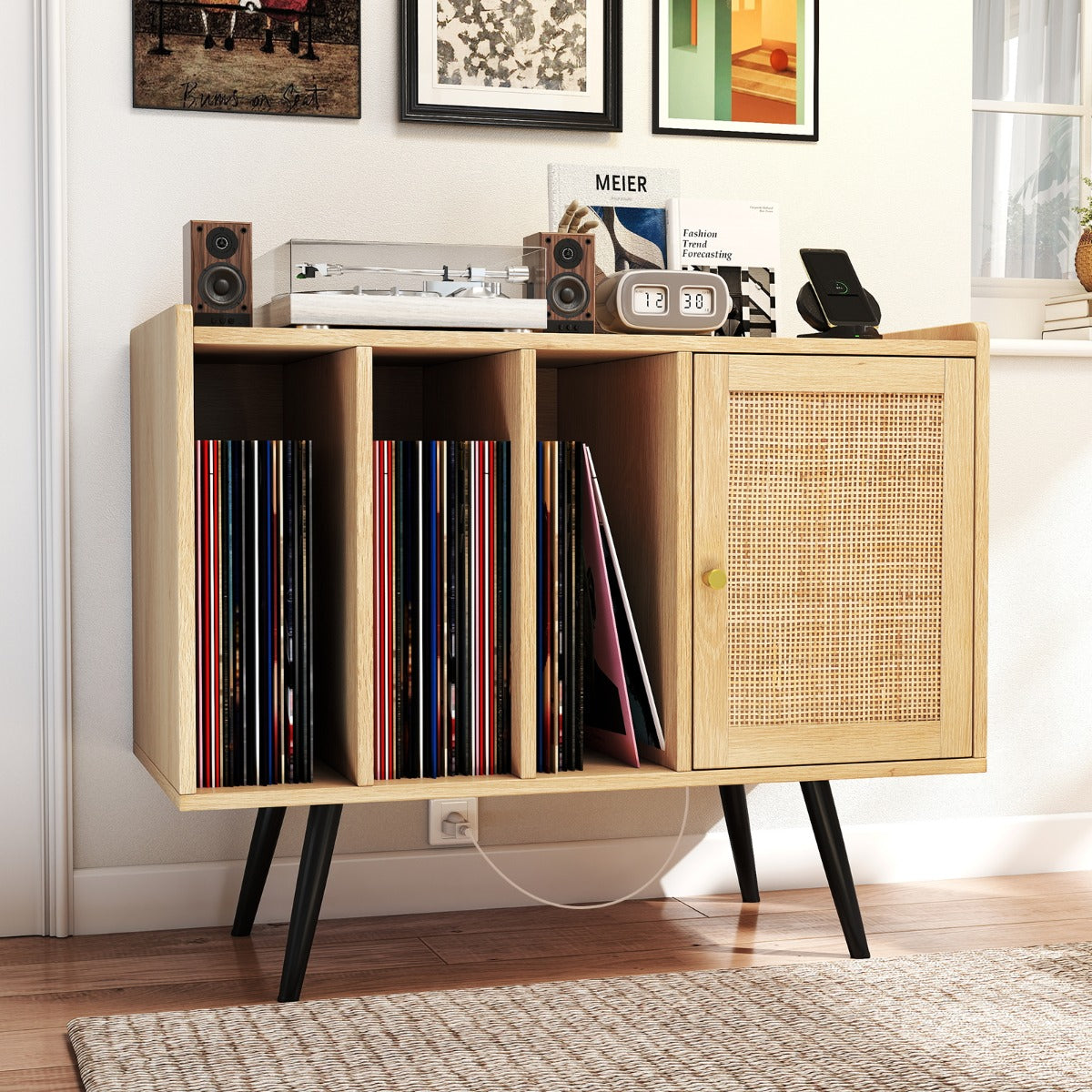 Suporte para Tocadiscos com Estação de Carga Armário de Ratan Estante Ajustável Móvel para 220 Discos 80 x 40 x 65 cm Natural