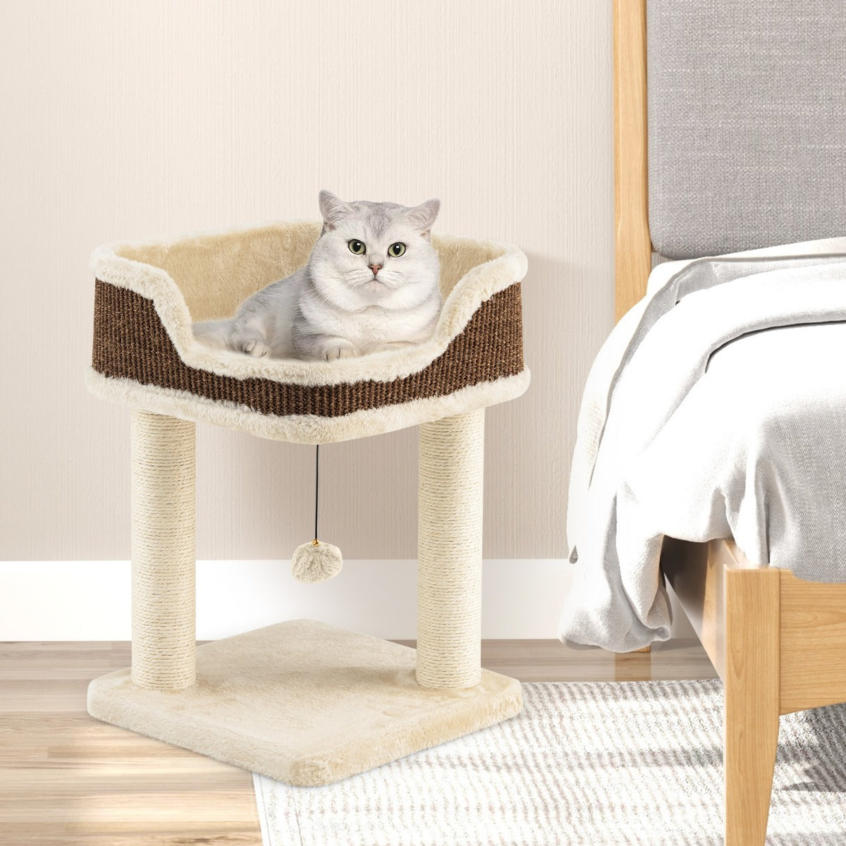 Torre para Gatos de 2 Níveis com Percha de Peluche 2 Postes Arranhadores de Sisal Bola Pendurada com Sino 38 x 38 x 51 cm Bege