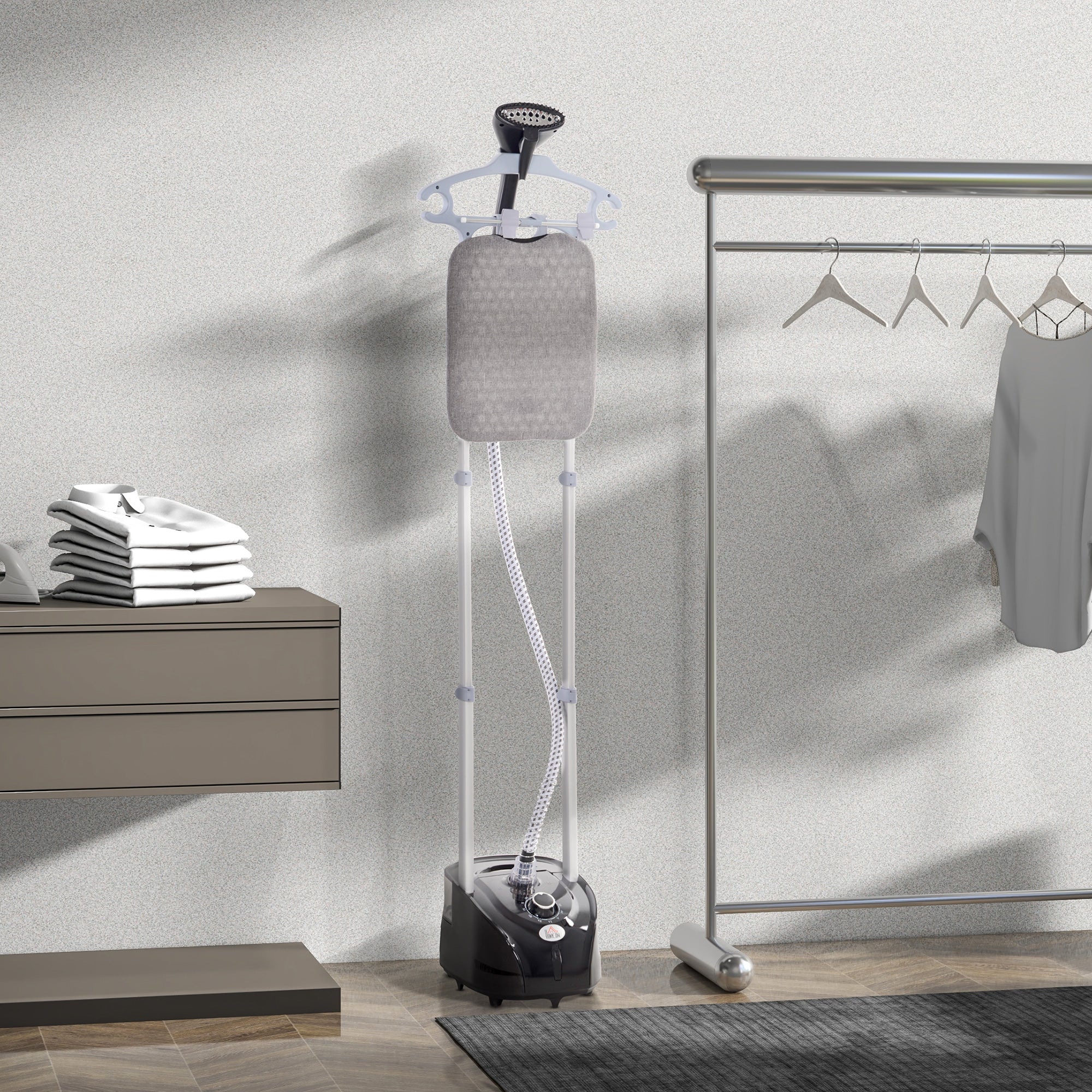 Ferro de Engomar a Vapor – 35x25x47-118,5 cm – Preto e Cinza – Plástico ABS e PP